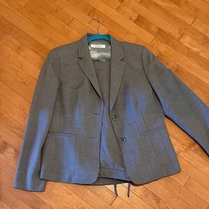 Kasper Women's Gray Two-Button Tailored Blazer and Trousers